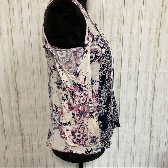 Francesca’s Blue Rain NWT floral Mauve Bria top - Picture 4 of 8